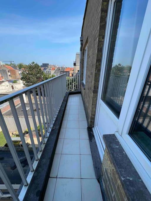 Bright, Spacious Nearby *