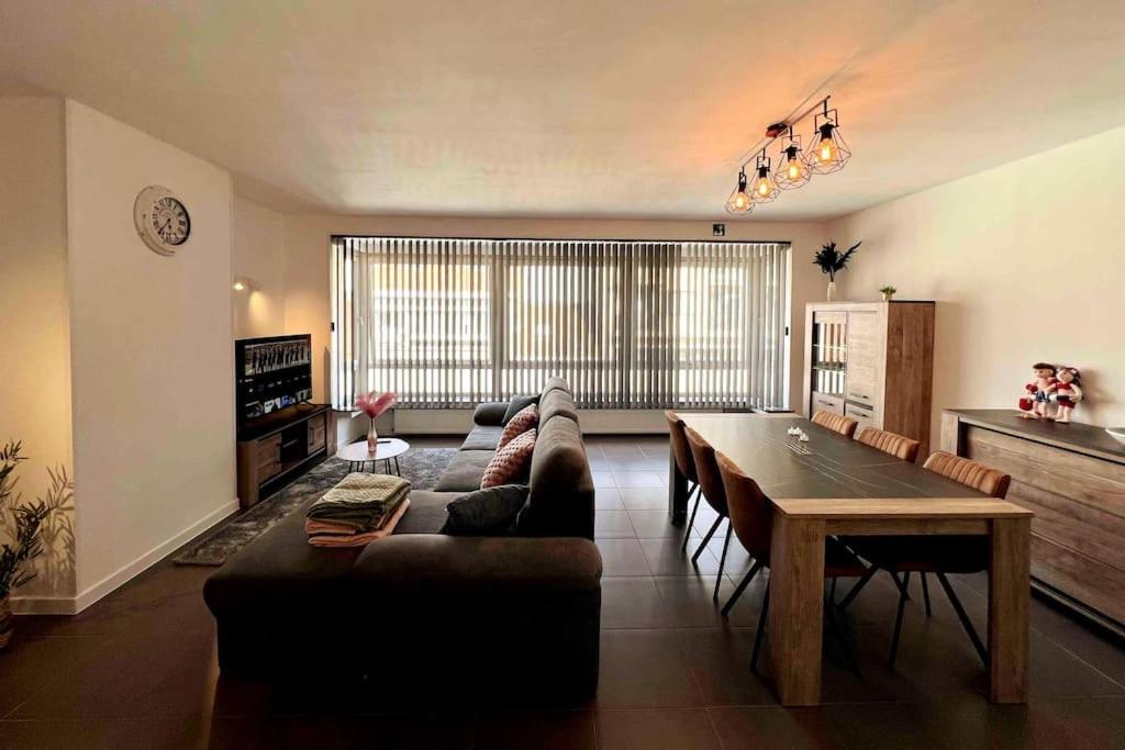 Bright, Spacious Nearby