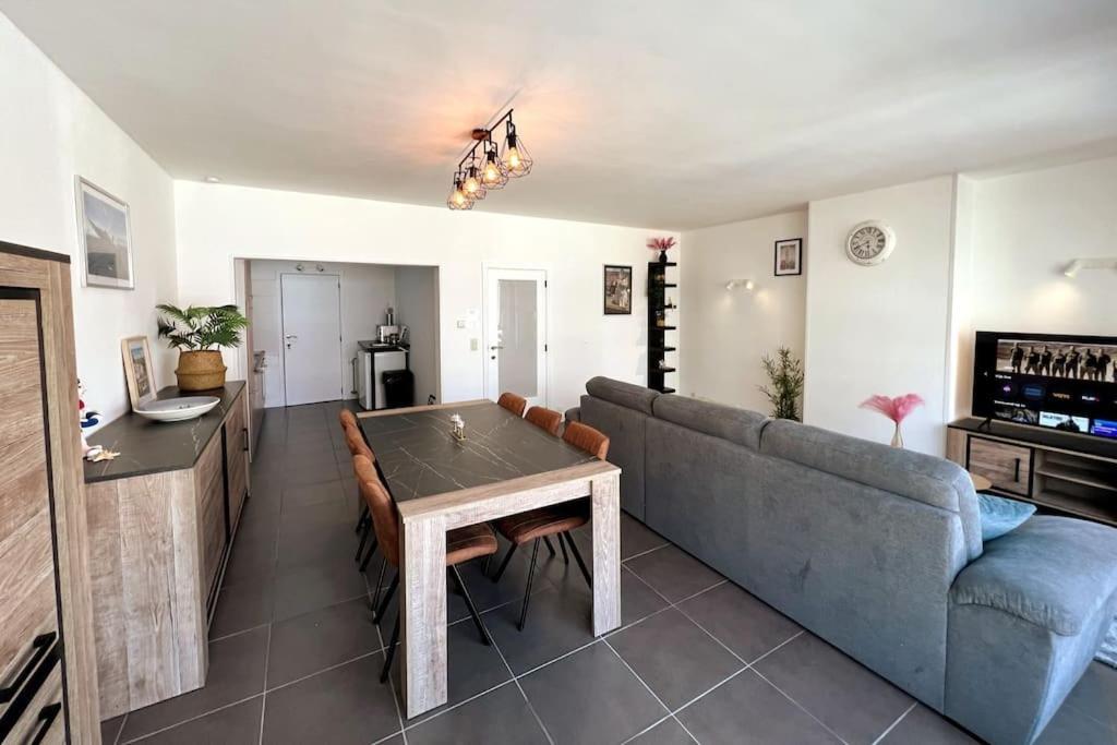 Bright, Spacious Nearby Oostende